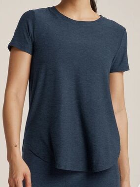 Beyond Yoga Featherweight On the Down Low Tee in Nocturnal Navy Size Medium